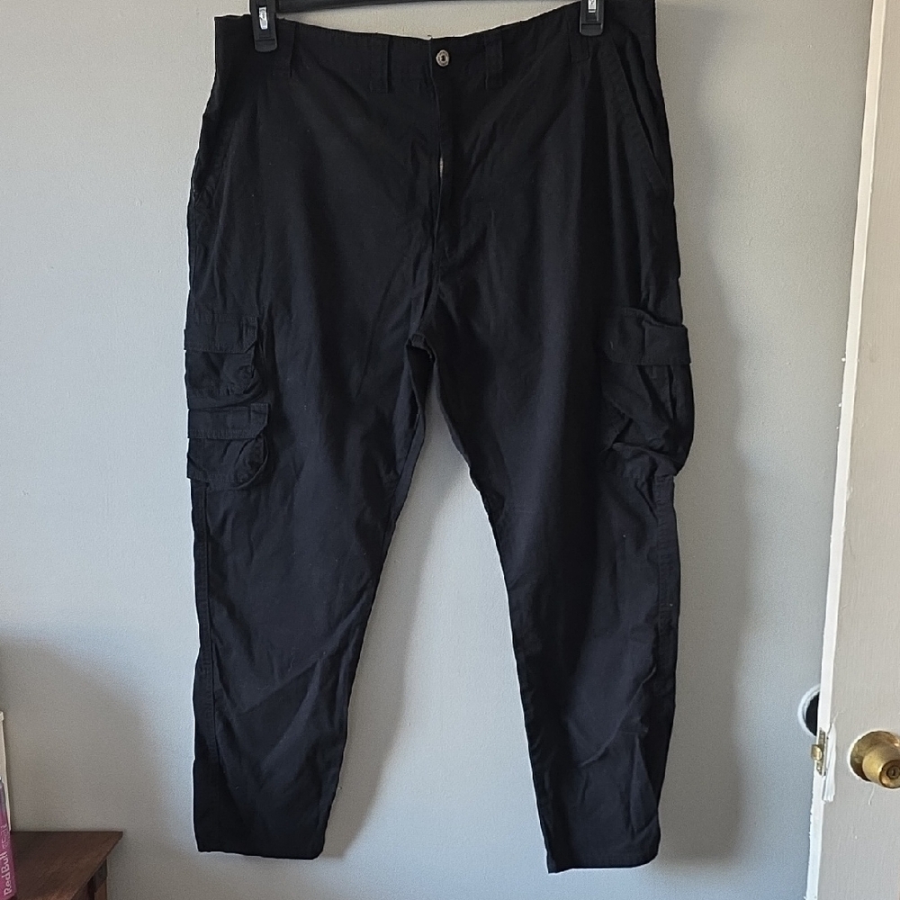 Wrangler Men's Black Utility Work Cargo Pants Size 44/30